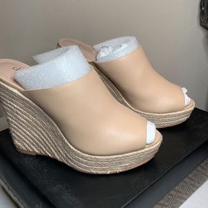EUC Charles David Andes Tan Wedge Sandals